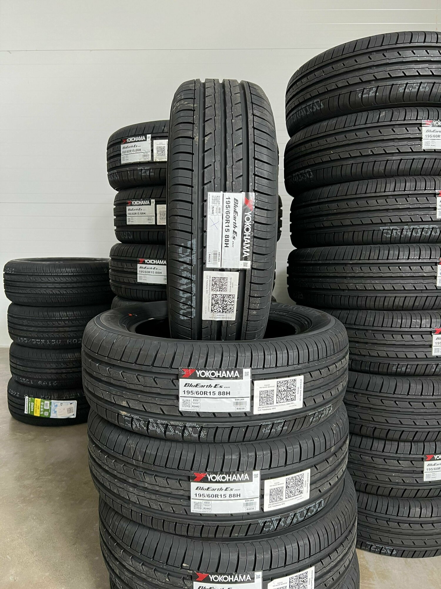 Yokohama Bluearth-Es ES32 195/60 R15 88H летняя - фотография № 8