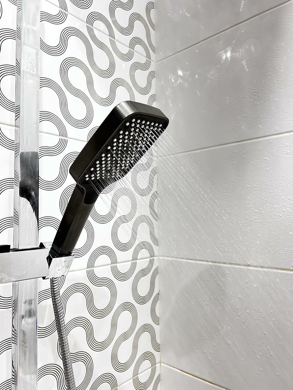 фото Лейка для душа с тремя режимами и кнопкой, графит, 10,5х26 см