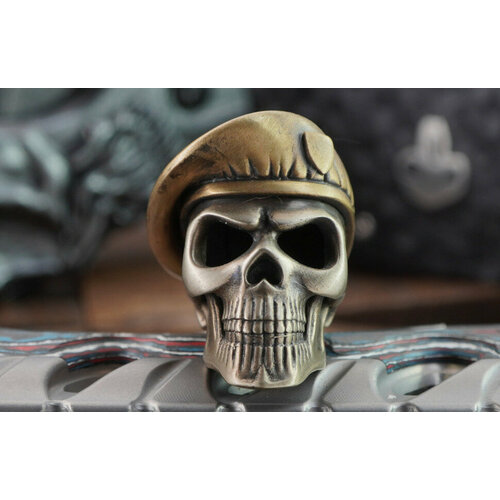 Бусина Воин в берете (белый металл, латунь)