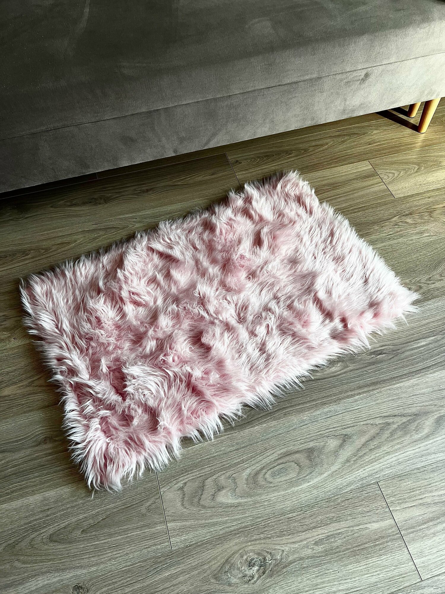 Декоративный коврик, прикроватный ковер с искусственным розового цвета