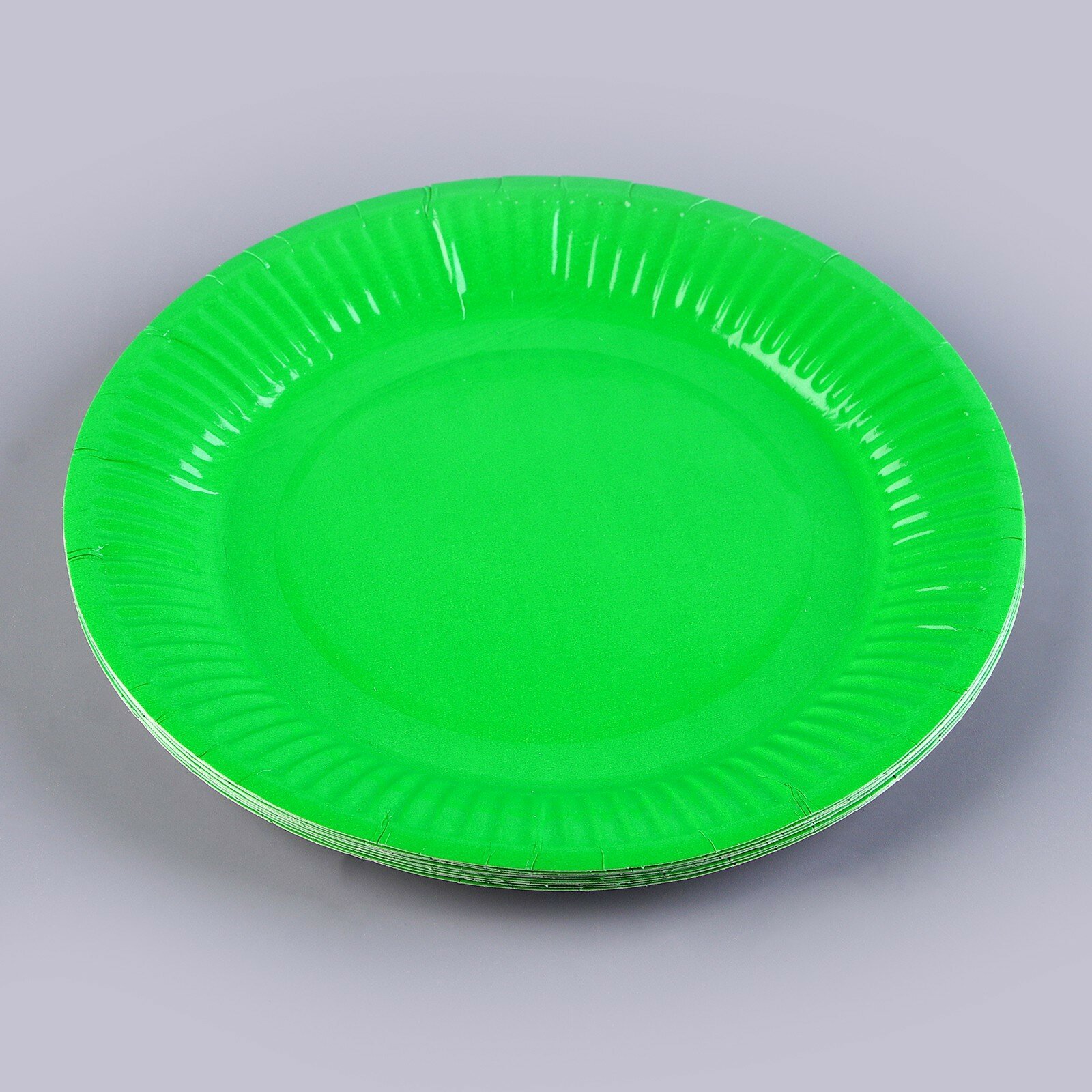 Тарелка бумажная однотонная, зеленый цвет 18 см, набор 10 штук 9556751 - фотография № 4