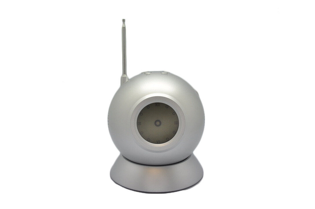 фото Часы с радио настольные с подсветкой на магнитной подставке