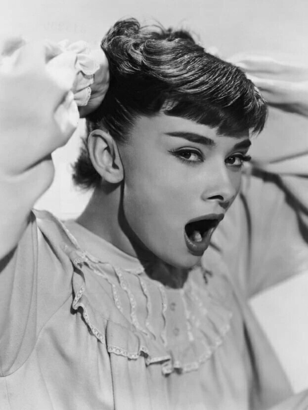 Плакат постер на холсте Audrey Hepburn/Одри Хепбёрн/винтажный/ретро. Размер 21 на 30 см