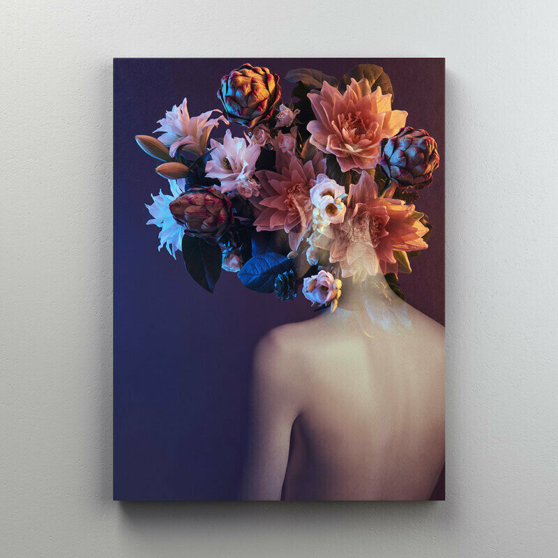 Интерьерная картина на холсте "Девушка в букете цветов" размер 30x40 см