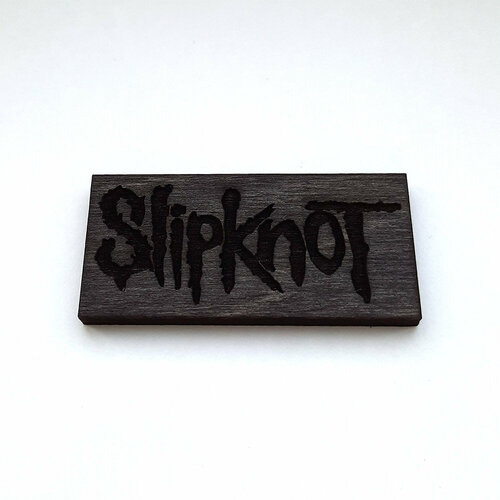 Деревянный рок магнит на холодильник / декор для мебели Slipknot. Размер: 5,9 x 2,7 см