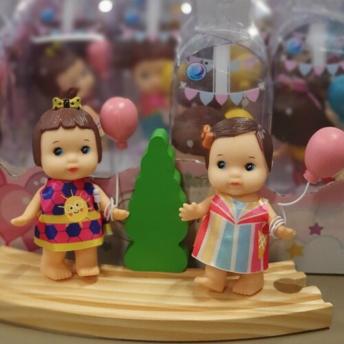 Пупсик с воздушным шариком