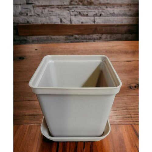 Горшок цветочный маленький квадратный с поддоном 05 л бежевый 210₽