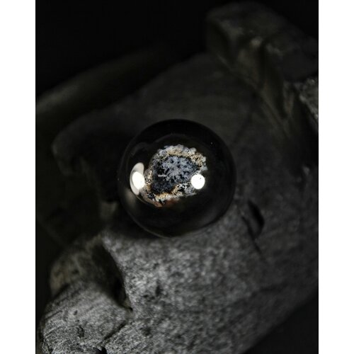 Черный агат - шар, диаметр 29-30 мм, 1 шт - натуральный камень, самоцвет для декора, интерьера и коллекции