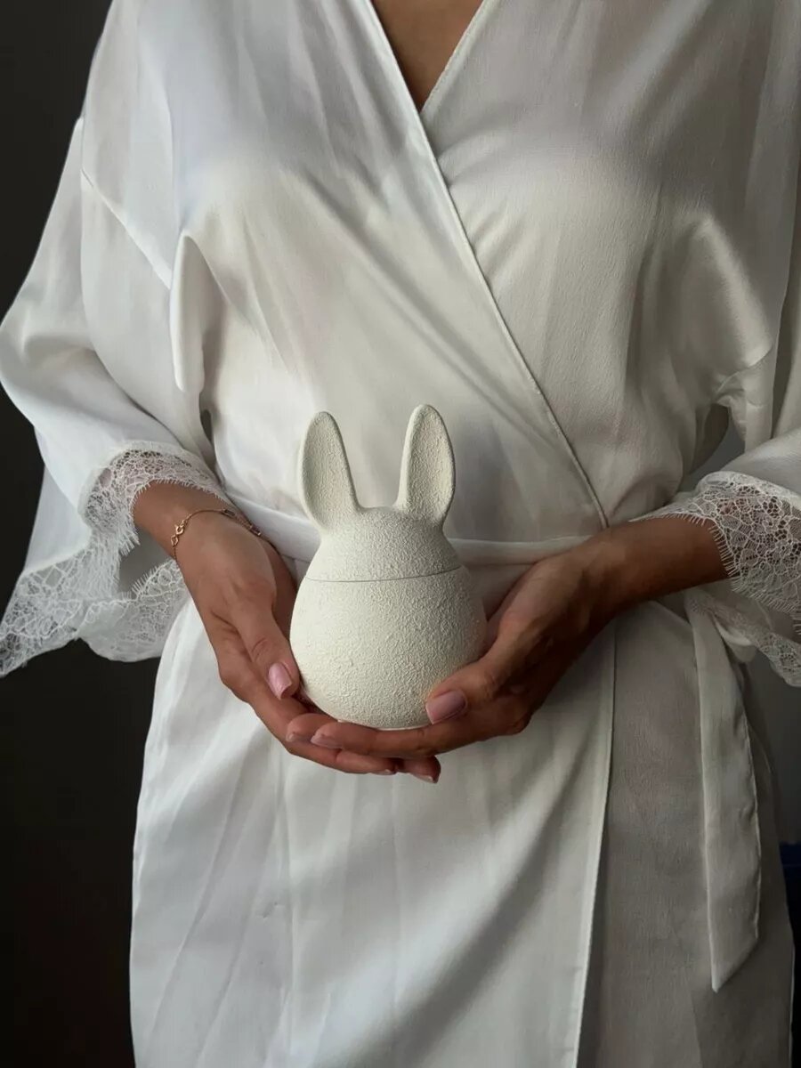 Свеча ароматическая в гипсе Зайка, премиальный кокосовый воск — фото 1