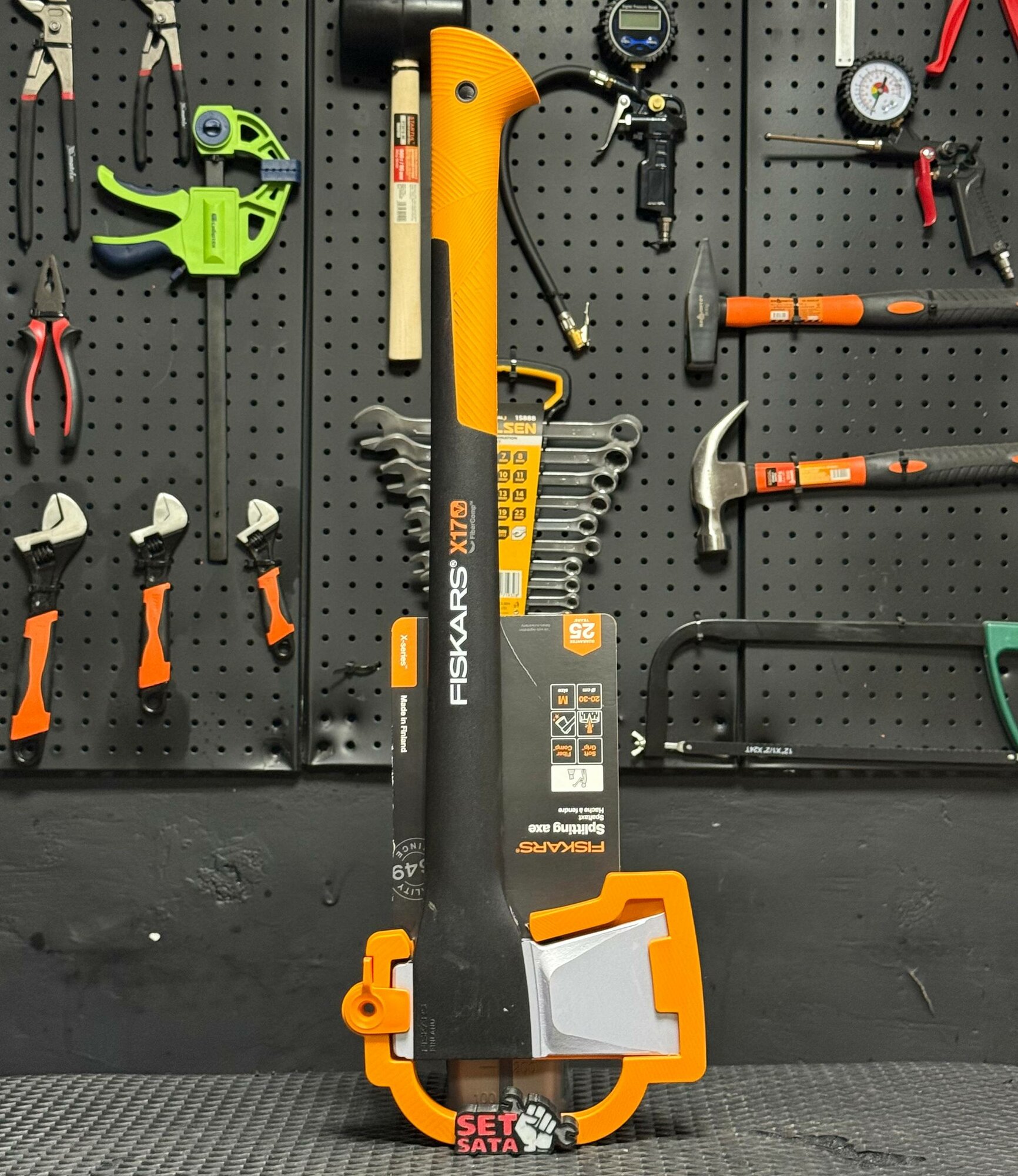 Топор-колун Fiskars X17-M 1.5 кг FiberComp антифрикционное покрытие