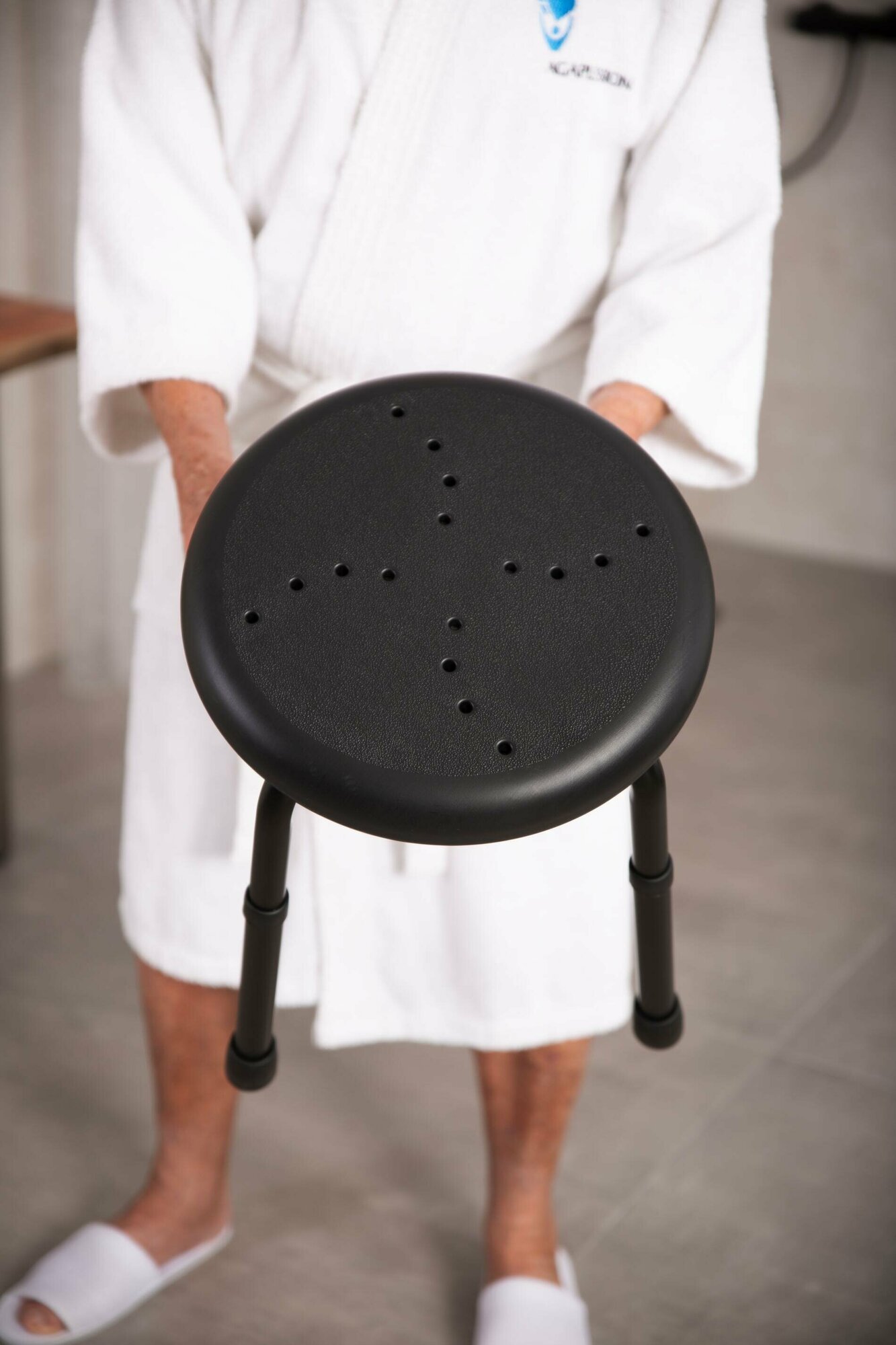 Табурет для ванной комнаты с регулируемой высотой RIDDER Go чёрный - фото №3