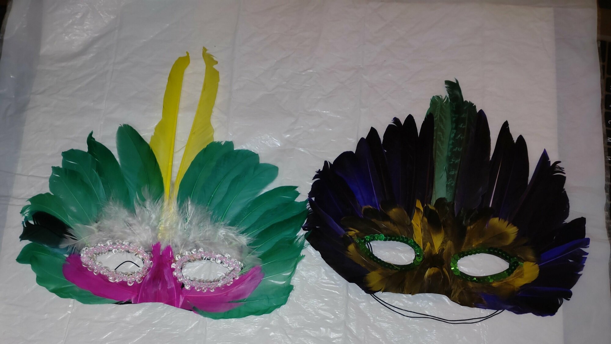 Маска карнавальная с перьями и пайетками. Комплект 2 шт.