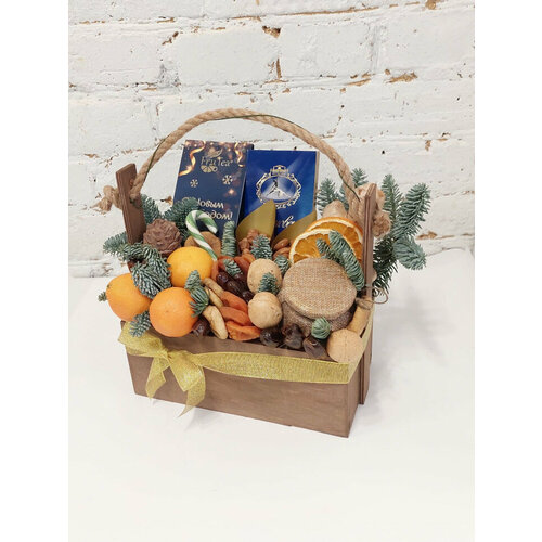 Подарочный набор с чаем, медом, сухофруктами и сладостями