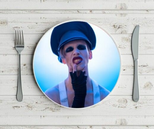 Тарелка Marilyn Manson, Мэрилин Мэнсон №11