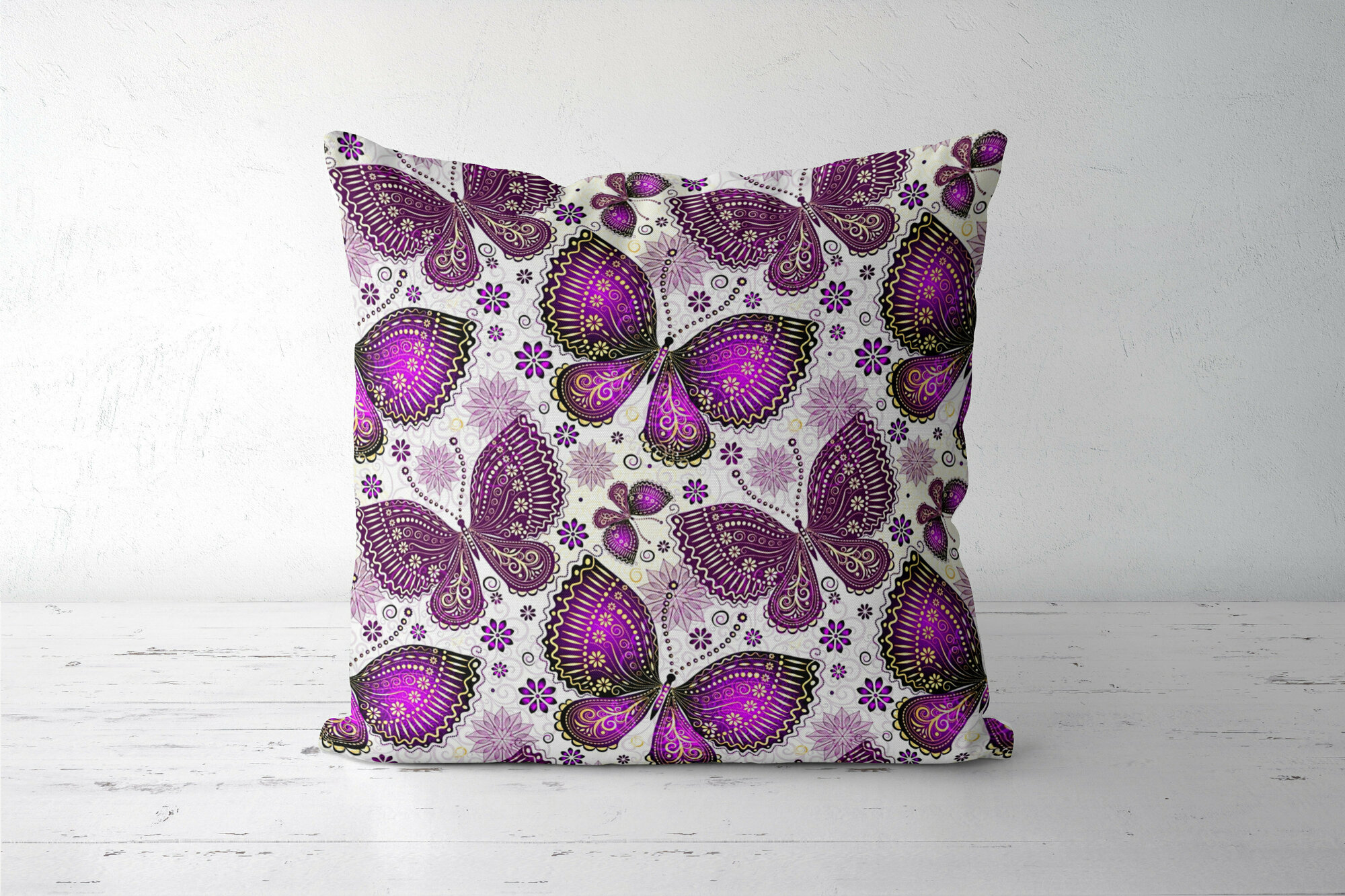 фото Подушка декоративная 45х45см / Насекомые / Разные Фиолетовые бабочки