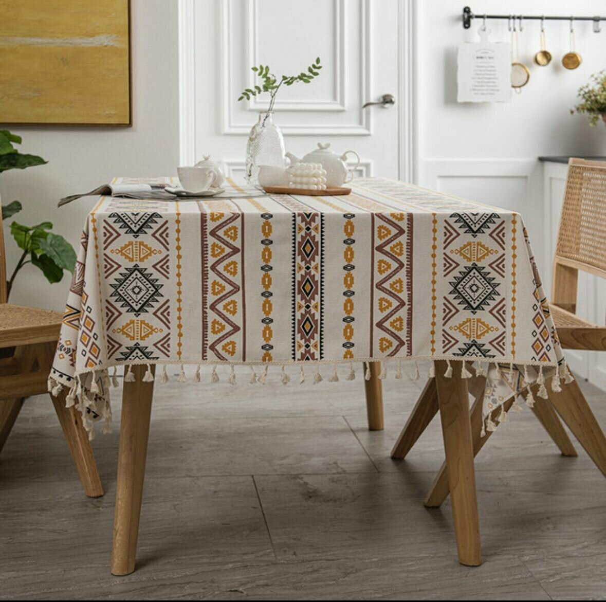 фото Скатерть на стол 140х180см хлопковая, праздничная, шитье с цветами