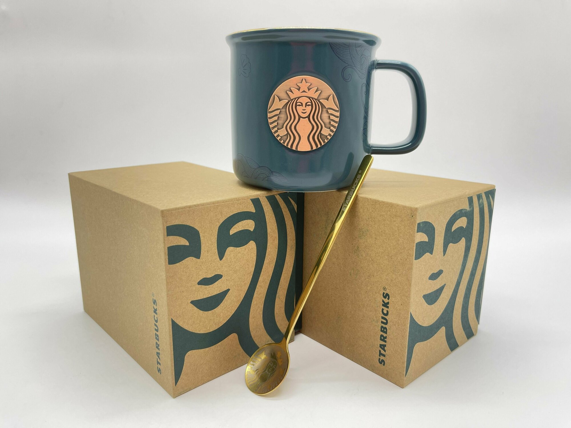 фото Кружка Starbucks зеленая в подарочной коробке