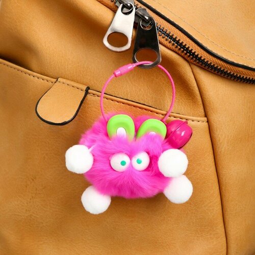 Пушистик на троссе с бубенчиком Чудик с зелёными ушками ярко-розовый 8 см 696₽