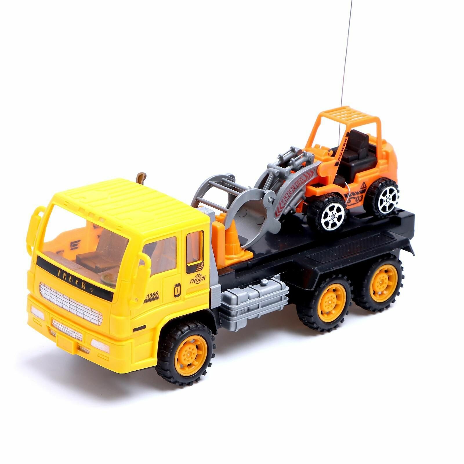 Грузовик радиоуправляемый "Эвакуатор" с погрузчиком, работает от батареек