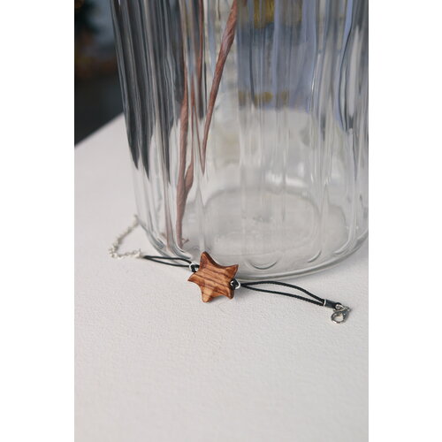 фото Браслет, дерево, 1 шт., белый, бордовый нет бренда