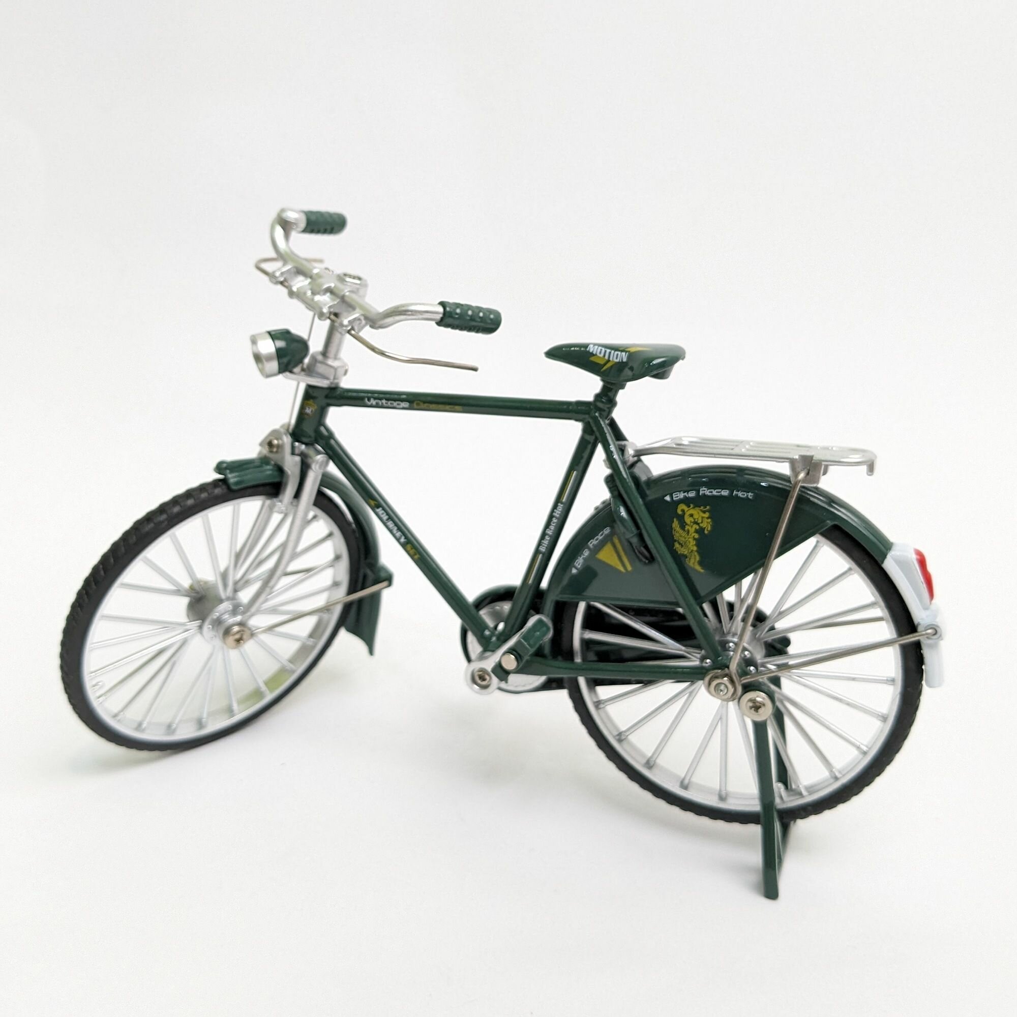 Велосипед с стиле винтаж , игрушка , металлическая модель .