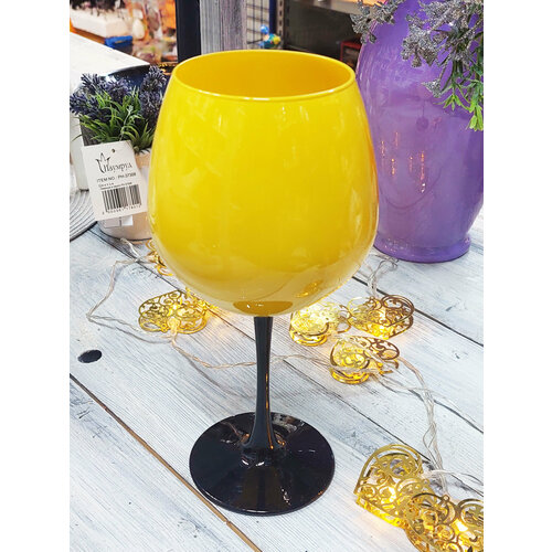 Стеклянная ваза для цветов 