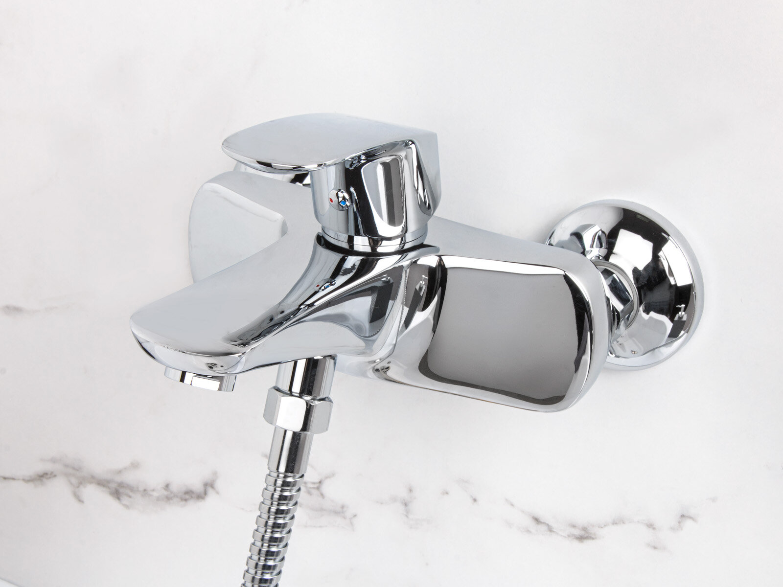 Смеситель для ванны с душем хром без излива a-five Daisy (А5-0332)