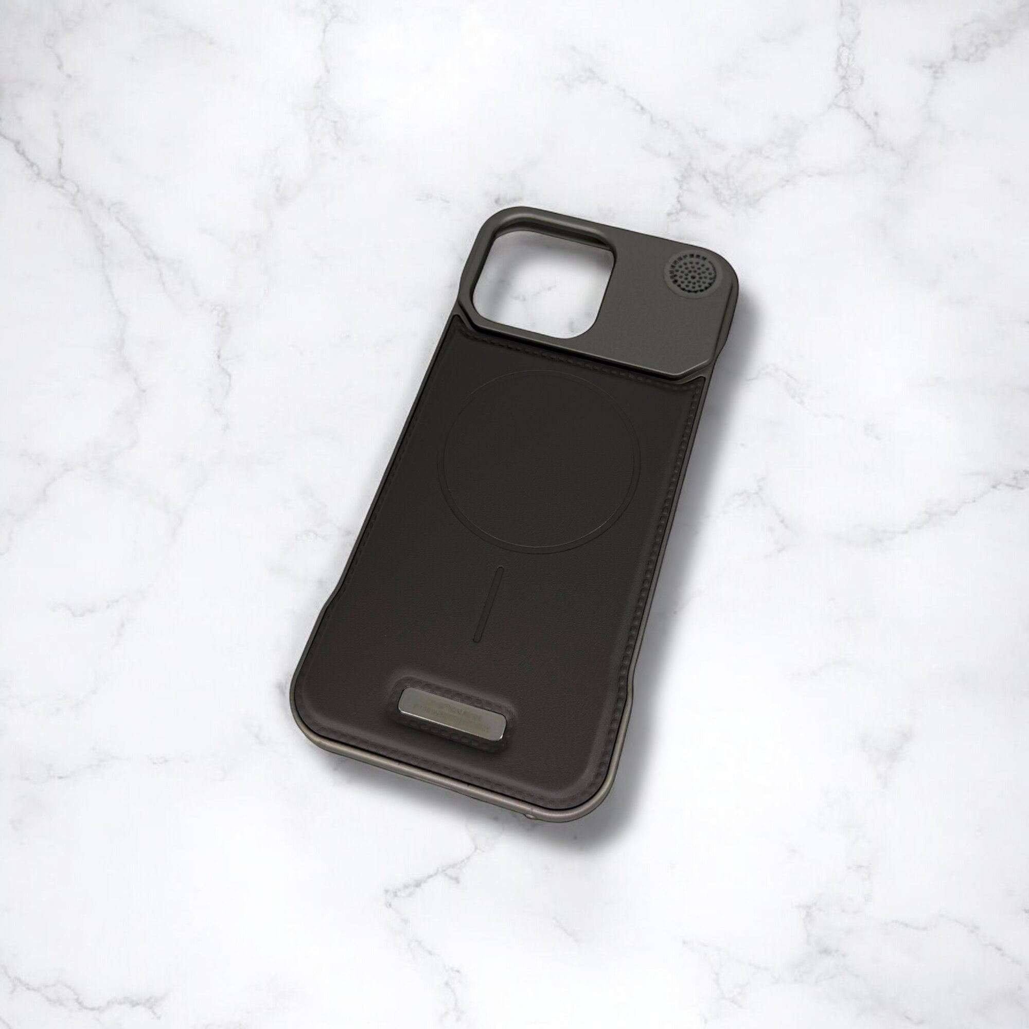 Чехол MetallAroma Gray для iPhone 16 Pro Max, с ароматической вставкой, MagSafe дизайн, металлический верх, эко-кожа — фото 1