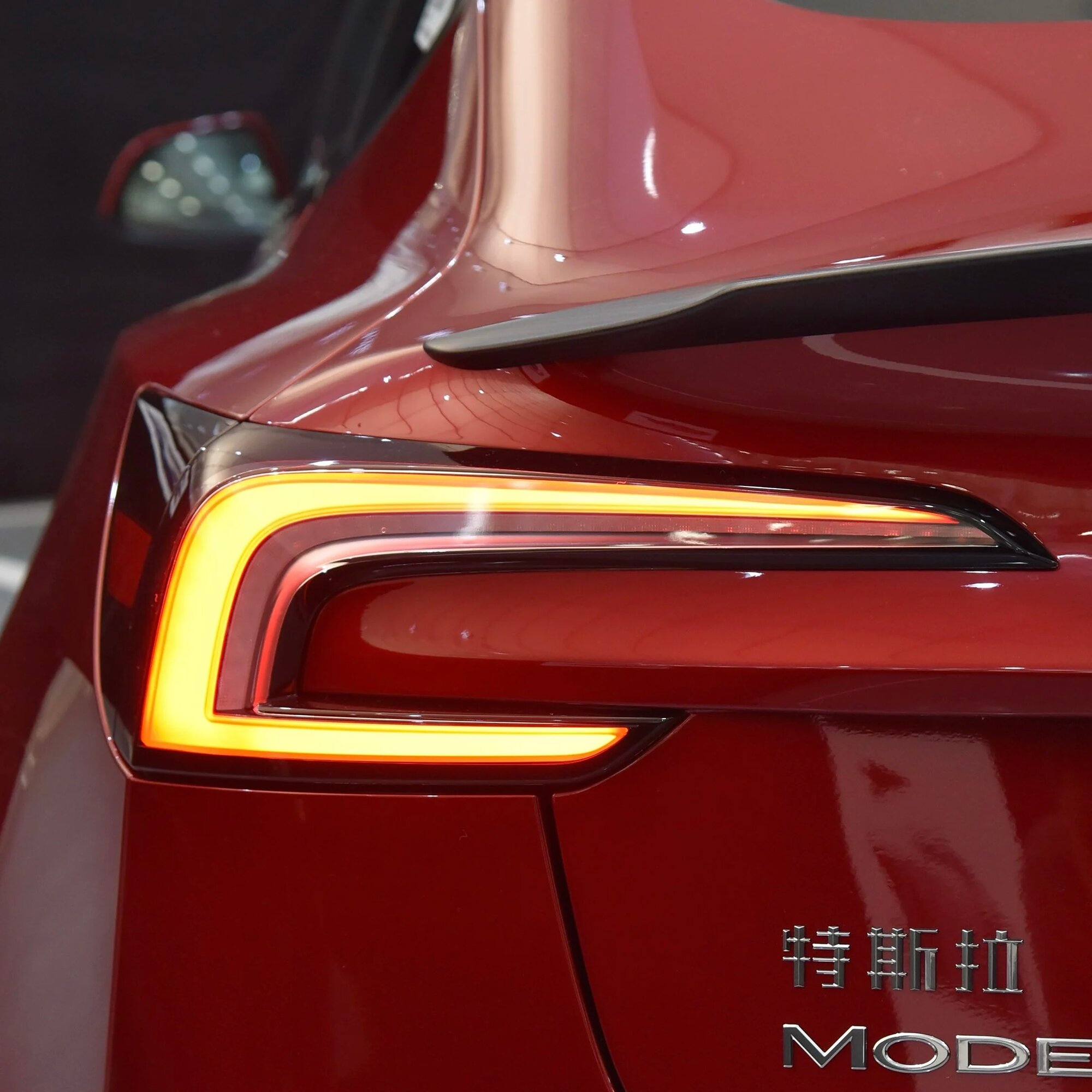 Подходит для Tesla Model 3 Задний фонарь 2023-2025 Model3 Tesla Светодиодный стоп-сигнал Tesla Задний фонарь Тормозной фонарь Европейская версия Plug And Play Left