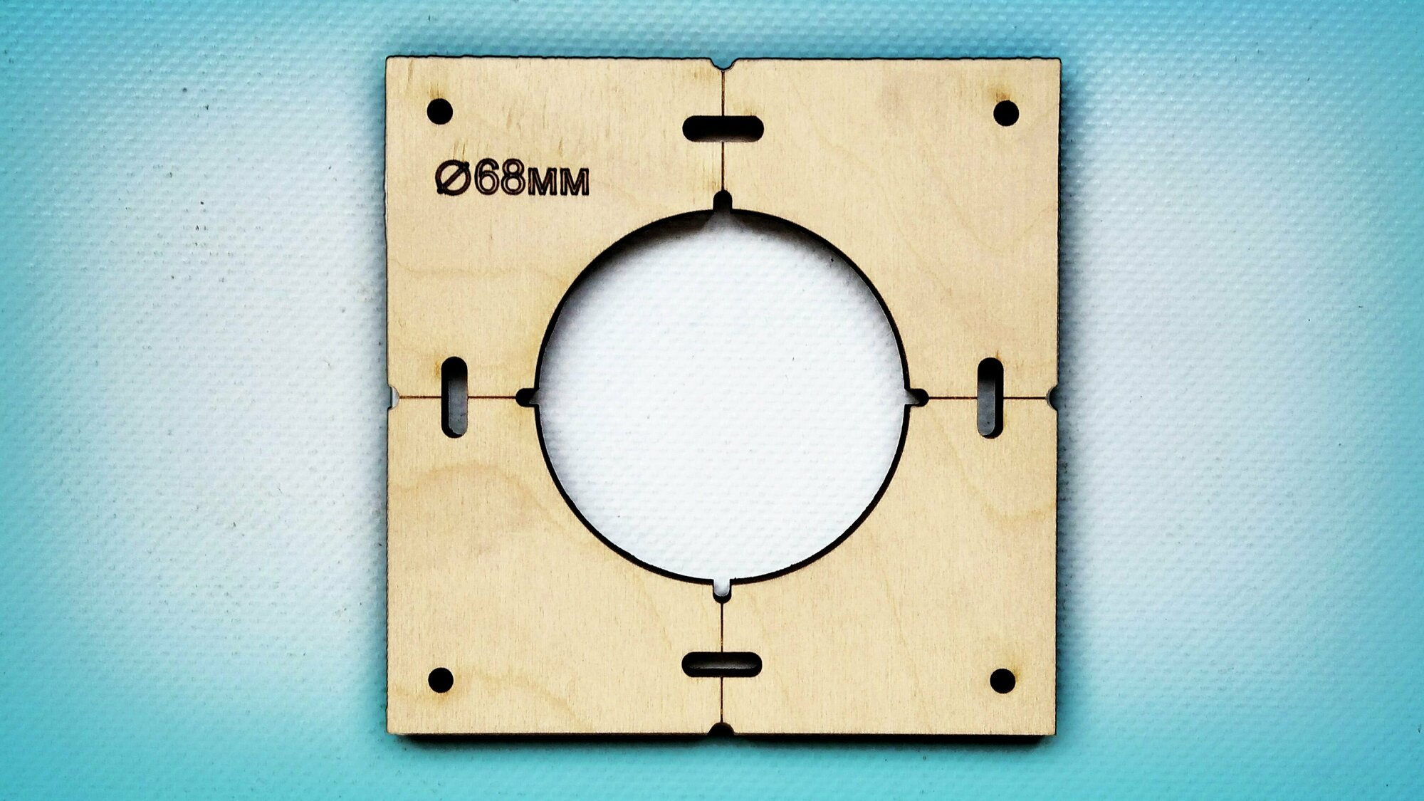 Шаблон для сверления подрозетников 68мм на 1 розетку