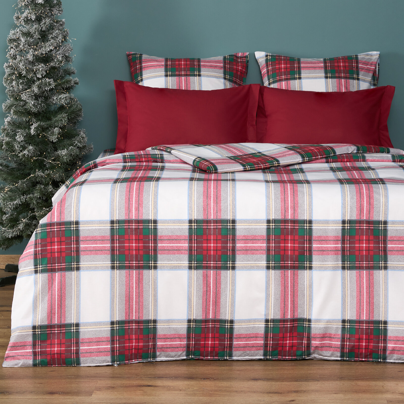 Постельное белье семейное COZY HOME "Winter Tartan", перкаль (хлопок), 50х70, белый/красный, клетка/новогоднее