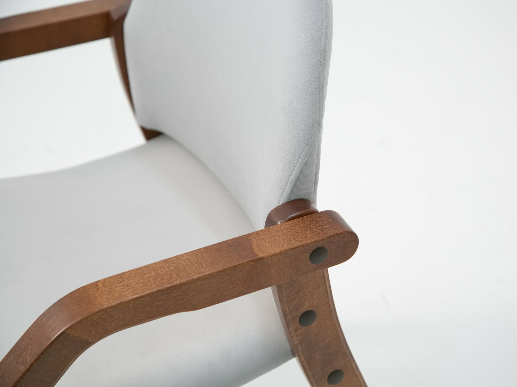 Стул кресло для кухни Джуно 2.0 мягкое, массив дерева (орех/серый Velutto 51) Мебиатор - фотография № 9