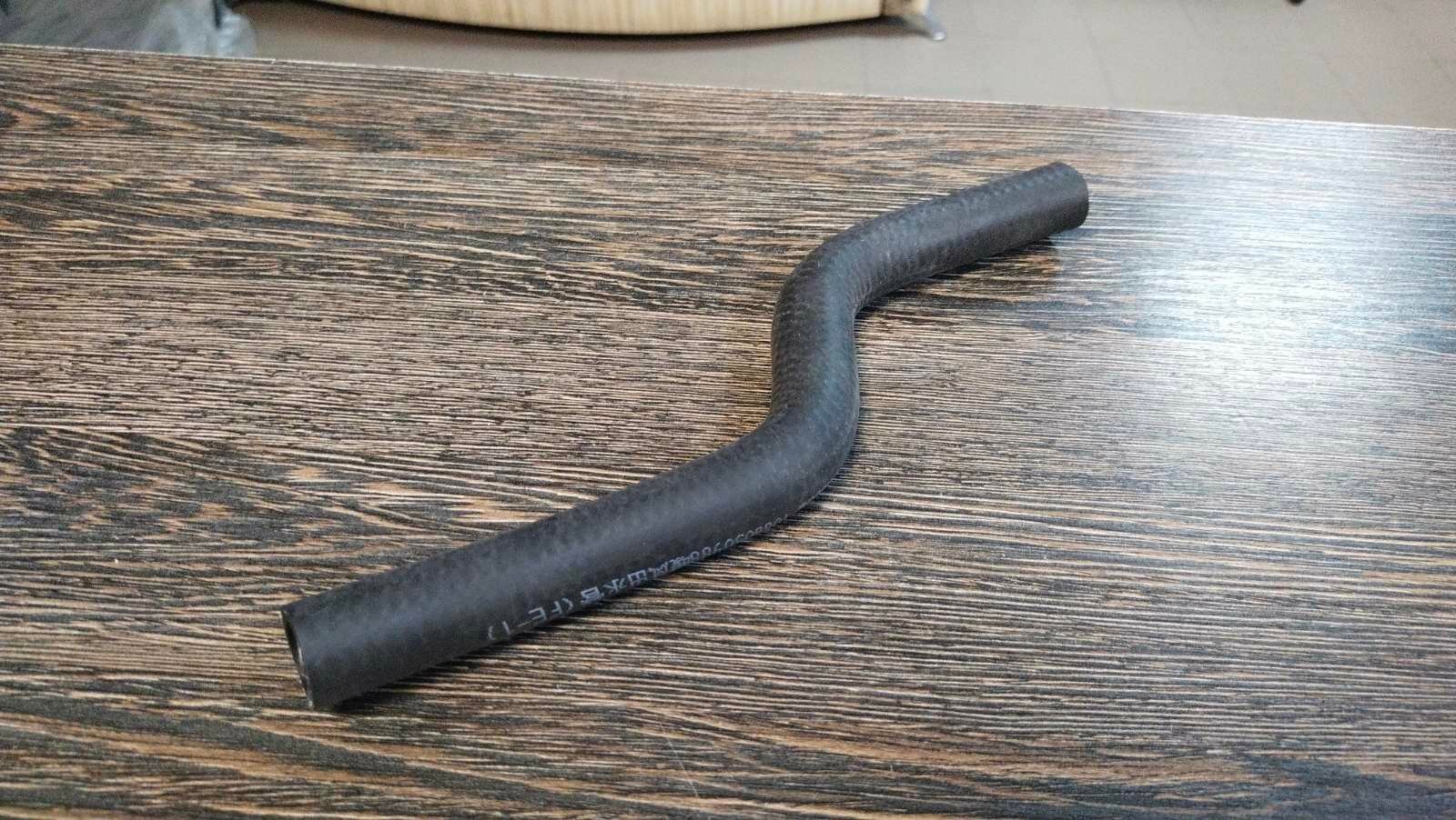 фото GEELY 101605098801 патрубок отопителя выпуск EMG 1016050988-01