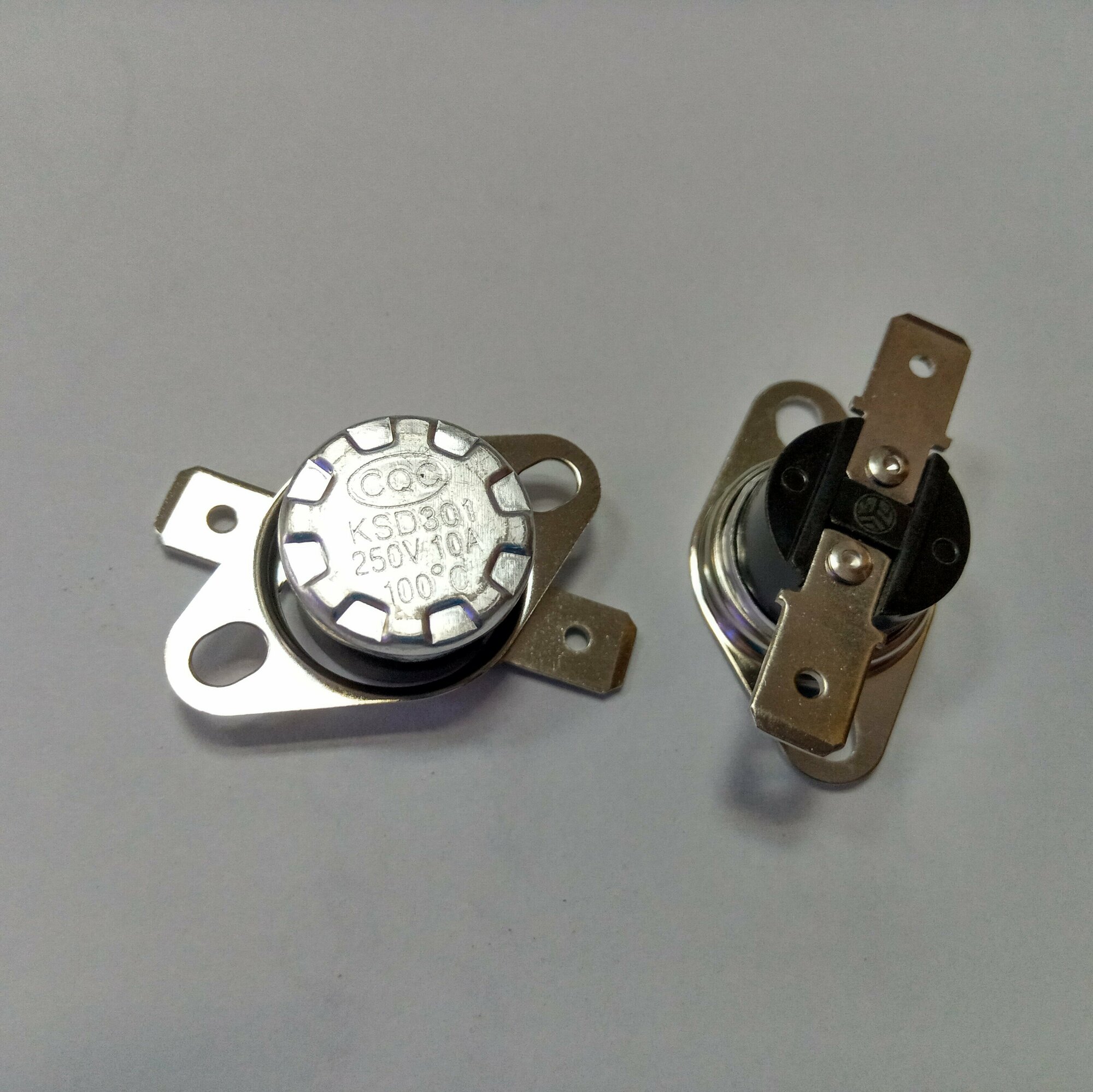 фото 2 штуки Термореле KSD301 100C 10A 250V пластик н/замкн. термостат