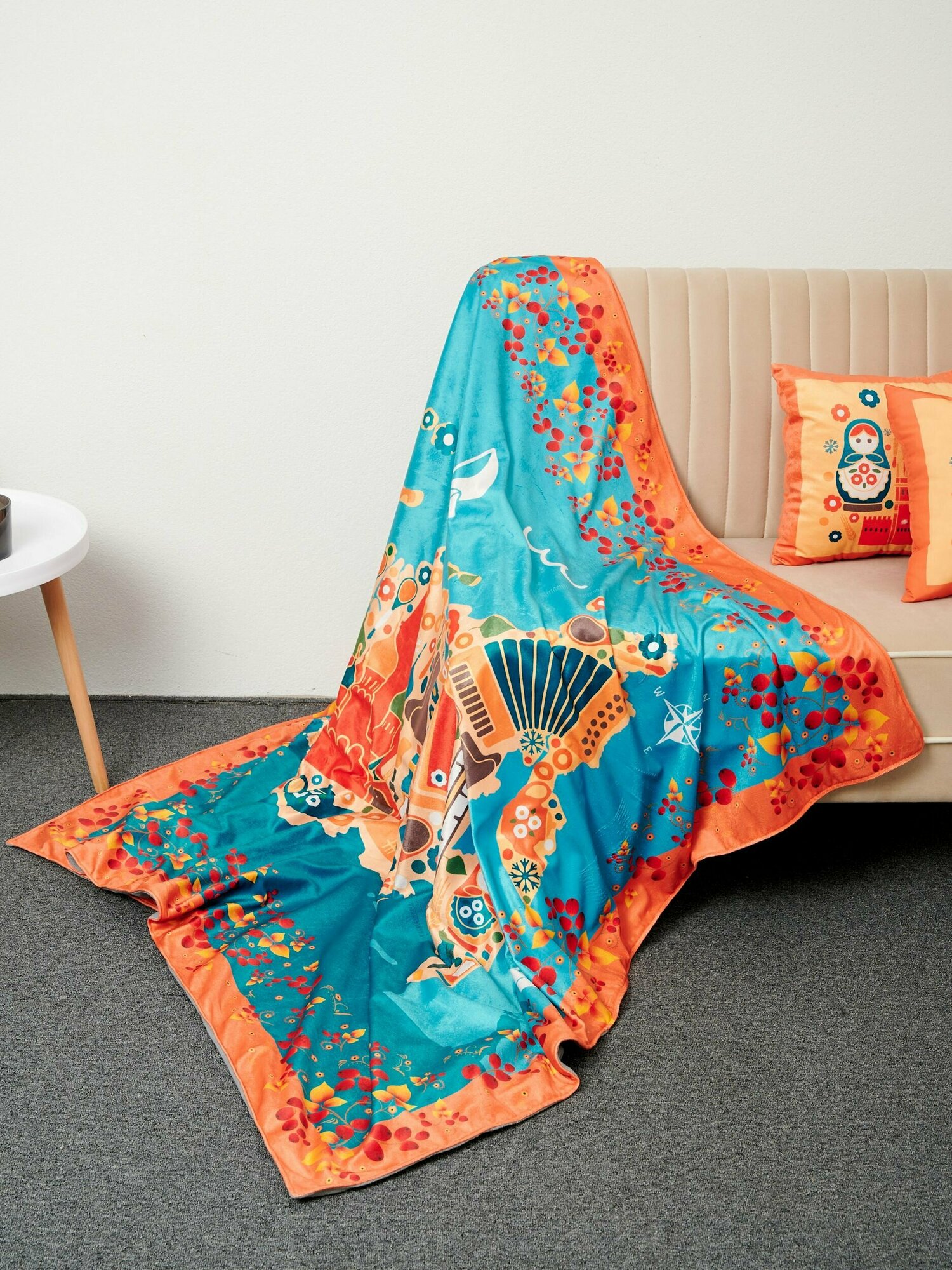 фото Комплект плед флисовый, 2 подушки, покрывало 1,5 спальный, подушка декоративная 35х35 см, флис, искусственный шелк, микрофибра, плед 148х180 см.