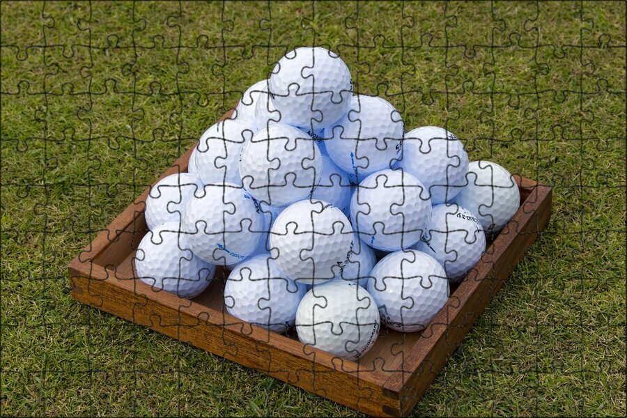 Магнитный пазл "Гольф, мячи для гольфа, пирамида" на холодильник 27 x 18 см.