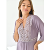 Фото #12 Женская ночная сорочка, длинная с рукавом, V-образным вырезом из вискозы с эластичным кружевом. Цвет нежно-сиреневый. Размер 50