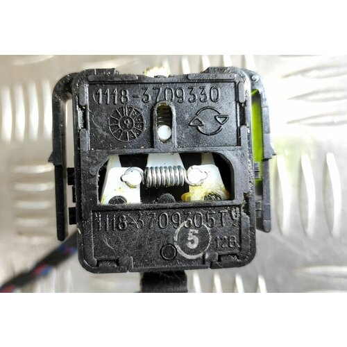 Переключатель подрулевой левый VAZ Granta 11183709330