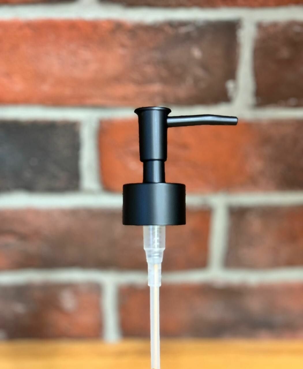 фото Помпа для дспенсера, дозатора для жидкого мыла "Черный"