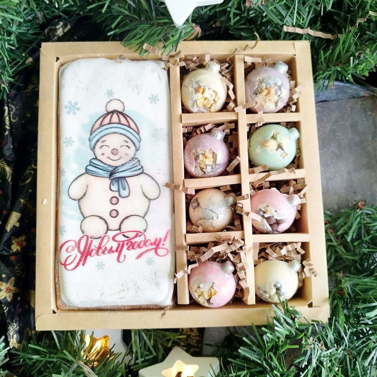 Новогодний подарок "Снеговик" с пряником ручной работы и белым шоколадом