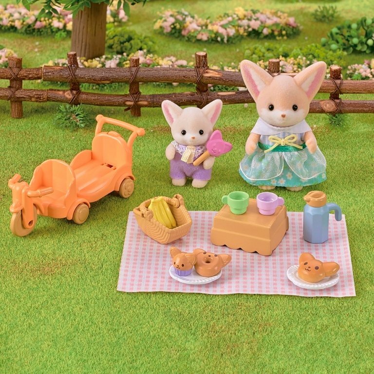 Sylvanian Families Набор "Солнечный пикник – сестра и малыш Лисички фенек" 5698