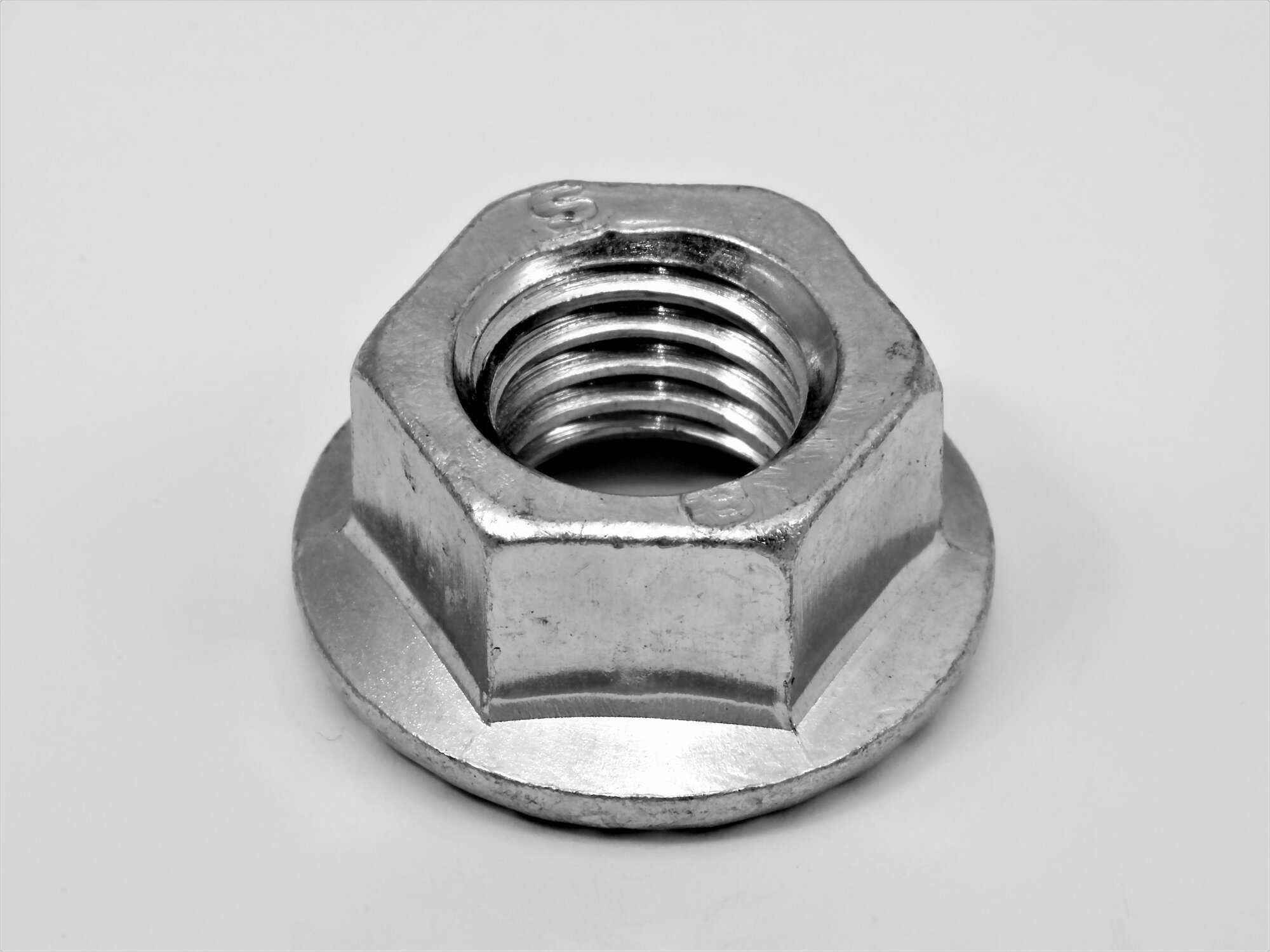 Гайка шестигранная с фланцем М12 DIN 6923 D77 / 15 шт / соберизавод