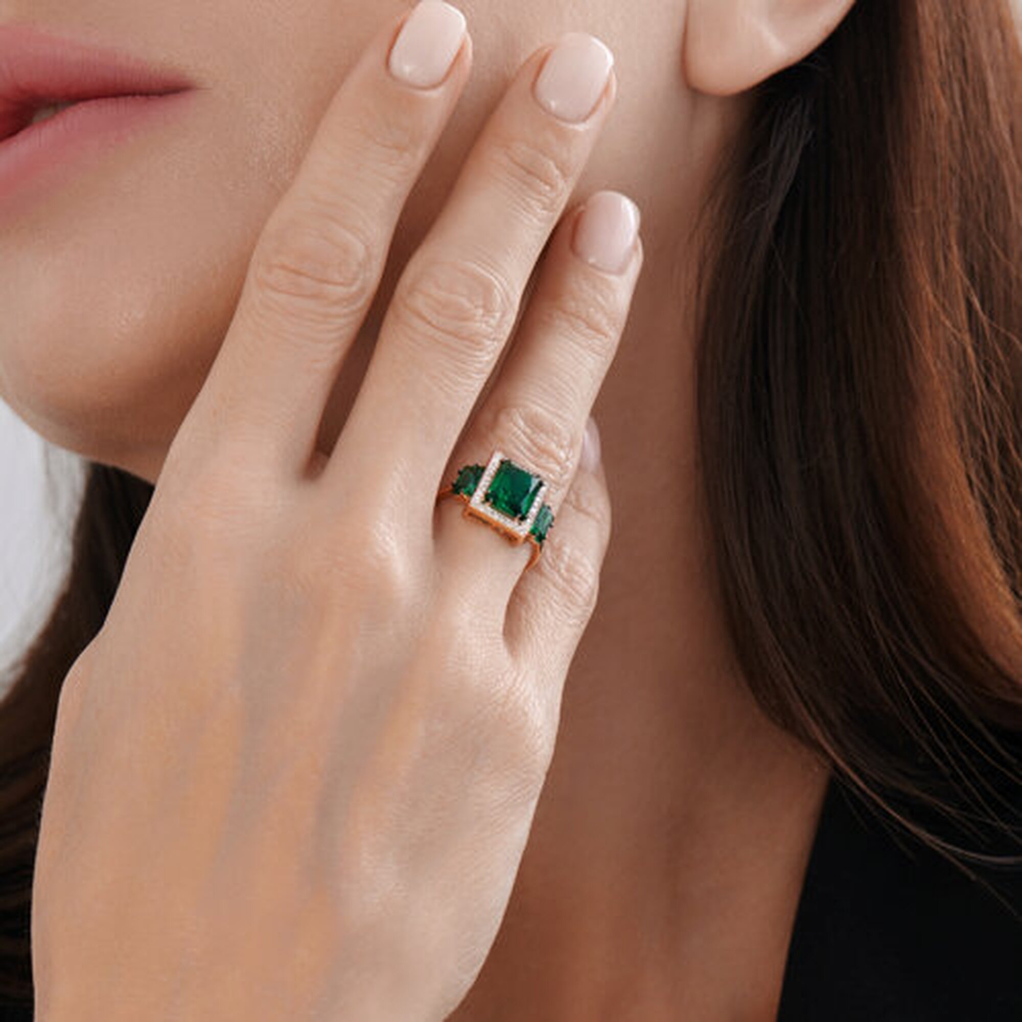 Кольцо Diamant online, красное золото, 585 проба, изумруд синтетический, бриллиант, размер 18.5, зеленый — фото 1