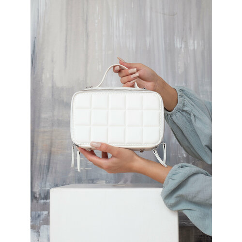 фото Сумка клатч , фактура стеганая, белый jils