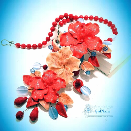 фото Эксклюзивное женское ожерелье-галстук с цветами из полимерной глины, красно-голубое gulnara