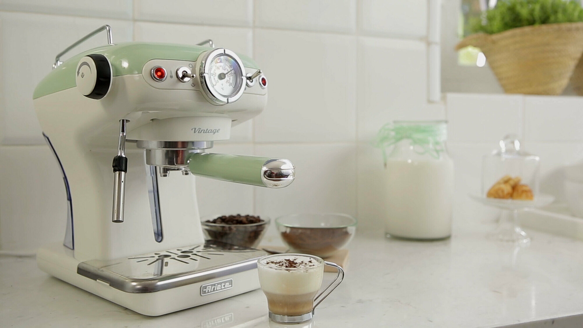 Кофеварка Ariete 1389A CREAM/GR INT Цвет: Зеленый/ Белый; 900 — фото 1