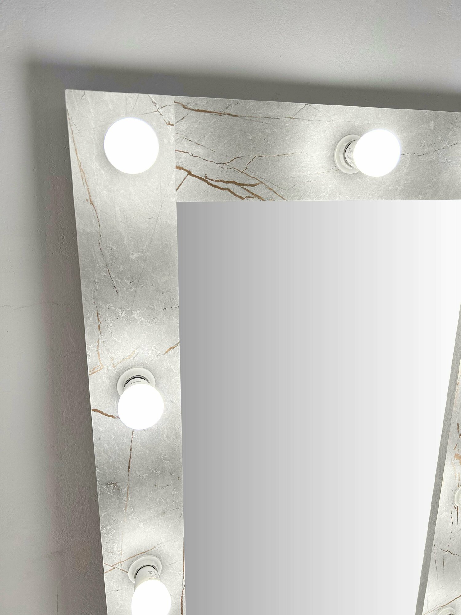 Гримерное зеркало с лампочками BeautyUp 160/60 цвет "Герион" - фотография № 3