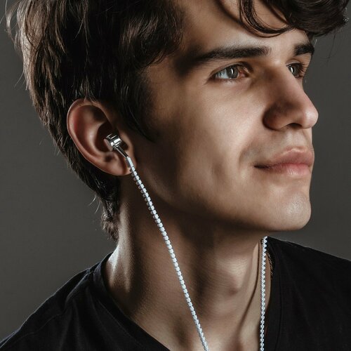 Наушники LuazON VBT 110 Молния вакуумные микрофон белые 32000₽