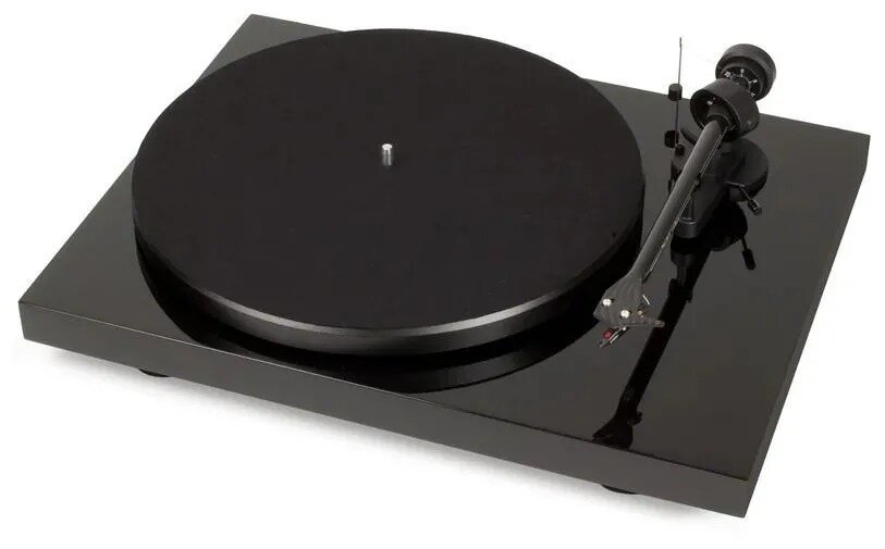 Виниловый проигрыватель Pro-Ject Debut Carbon III DC