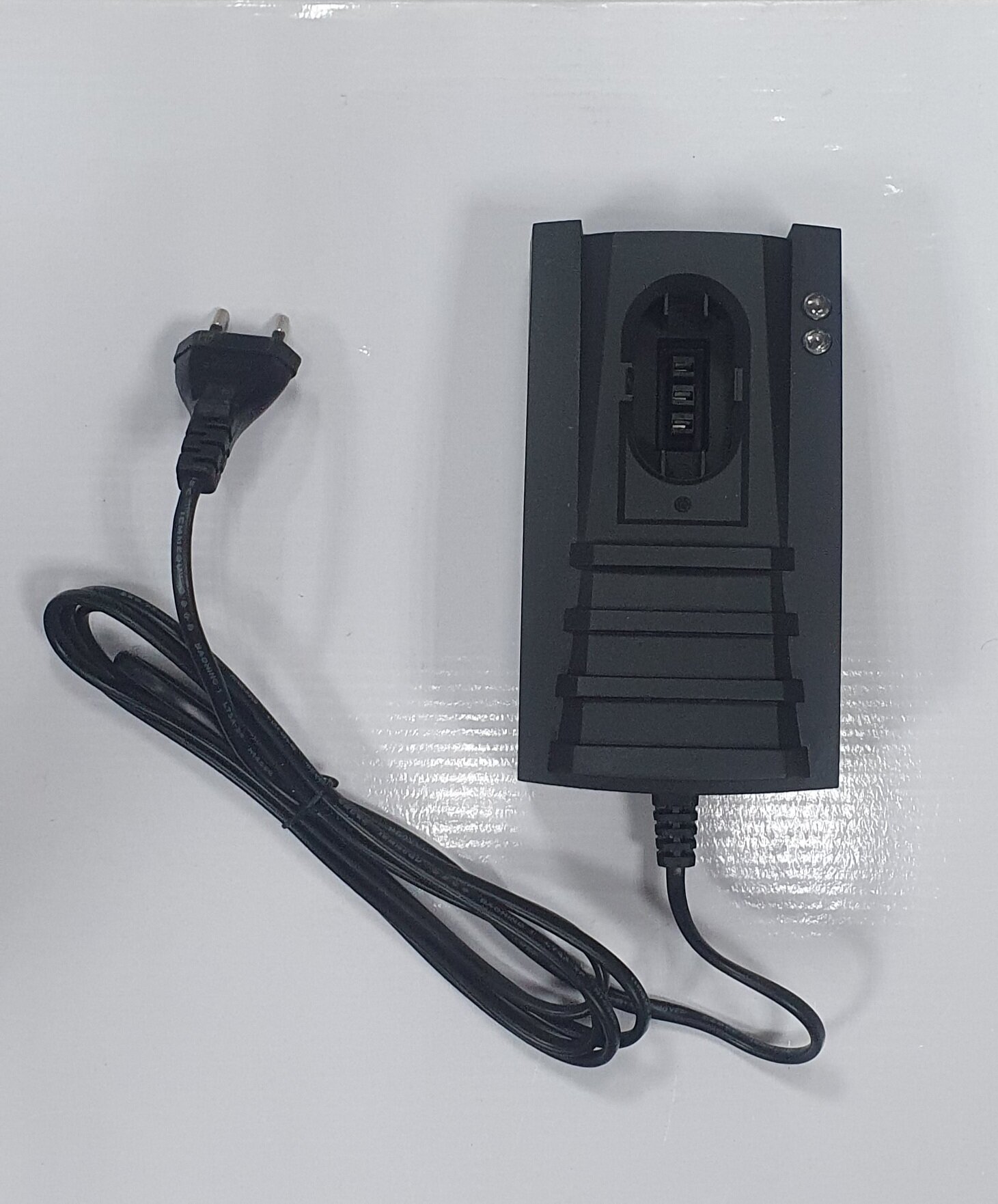 Зарядное устройство для шуруповёртов Интерскол. 12v 144v 18v. Универсальное